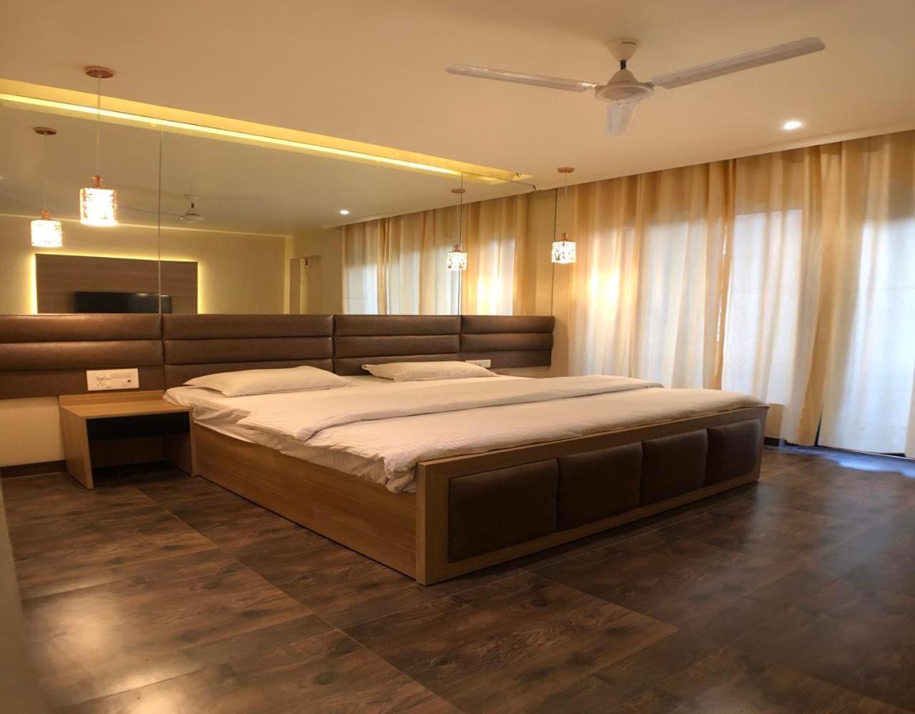 Solitaire Hotel New Delhi Eksteriør billede